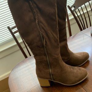 New never worn knee high brown suede boots